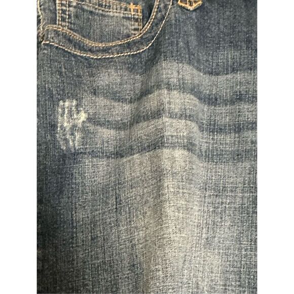 So Blue Mid-rise Distressed Zip Fly Cuffed Jean Denim Shorts Ladies Size 17 - Picture 2 of 12